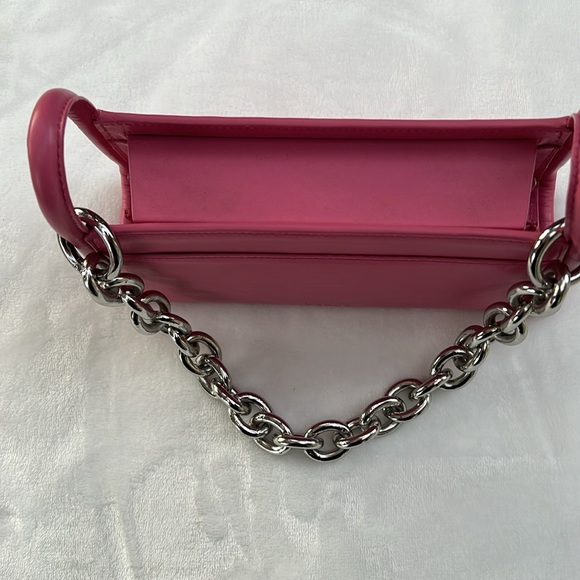 Behno Bag! Lovely shade of pink. Cute Chunky Chain Perfect for BarbieCore! ❤️‍🔥 - Picture 4 of 5